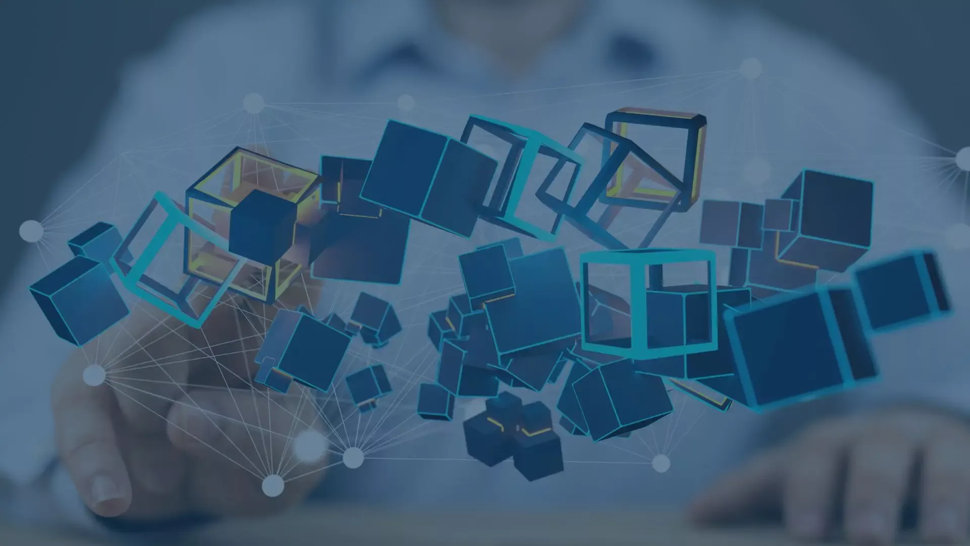 Hand präsentiert modulare, vernetzte 3D-Würfel. Das audius Mobile Service 365 Add-on ist als flexibles Systemmodul auf Microsoft AppSource verfügbar.